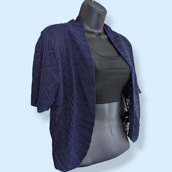 V. Jessica Howard Cropped Crochet Cardigan - Picture 2 of 7